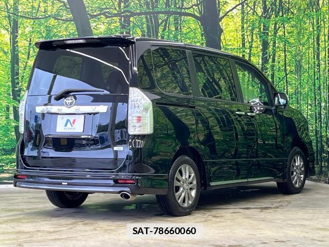 Toyota VOXY 2012-08 7799288-16