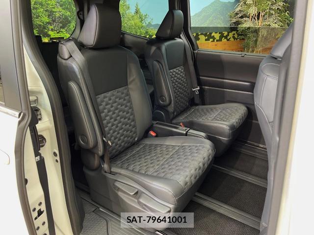 Toyota VOXY 2025-10 7799672-10
