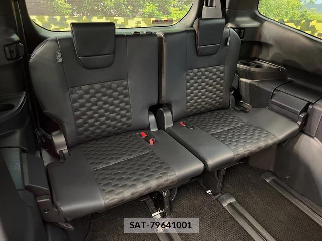 Toyota VOXY 2025-10 7799672-11