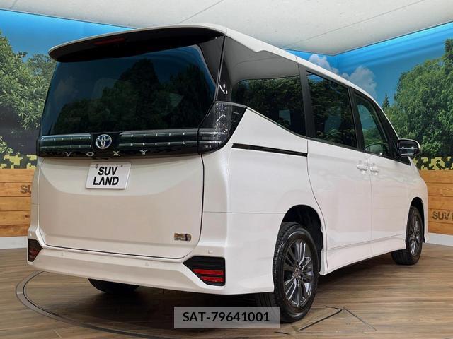 Toyota VOXY 2025-10 7799672-18