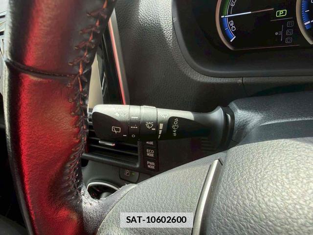 Toyota VOXY 2015-10 7799763-10