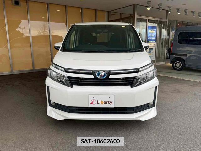 Toyota VOXY 2015-10 7799763-14