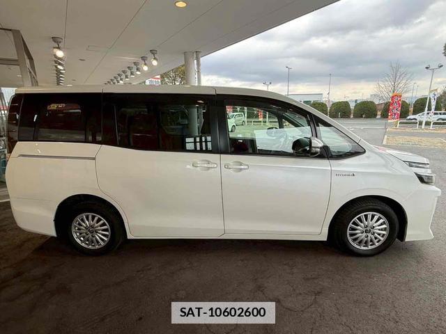 Toyota VOXY 2015-10 7799763-16