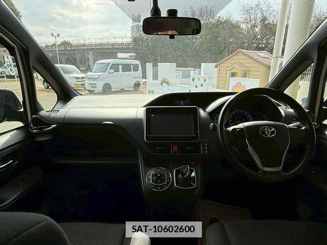 Toyota VOXY 2015-10 7799763-4