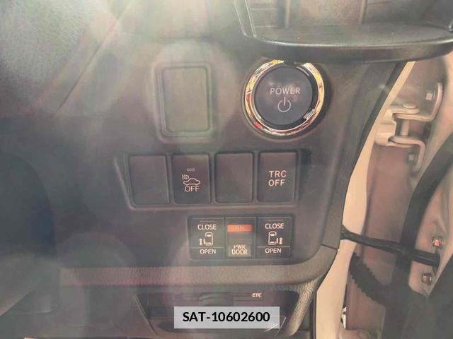 Toyota VOXY 2015-10 7799763-8