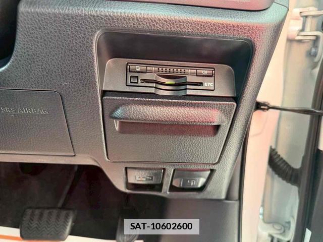 Toyota VOXY 2015-10 7799763-9