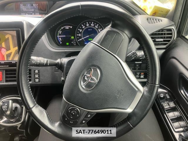 Toyota VOXY 2018-03 7799902-10