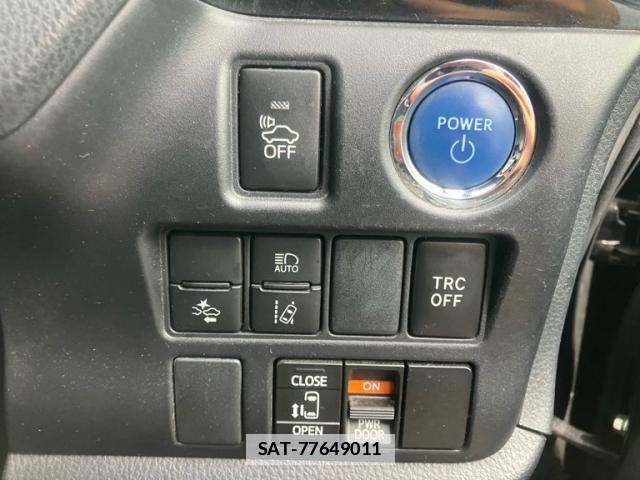 Toyota VOXY 2018-03 7799902-11