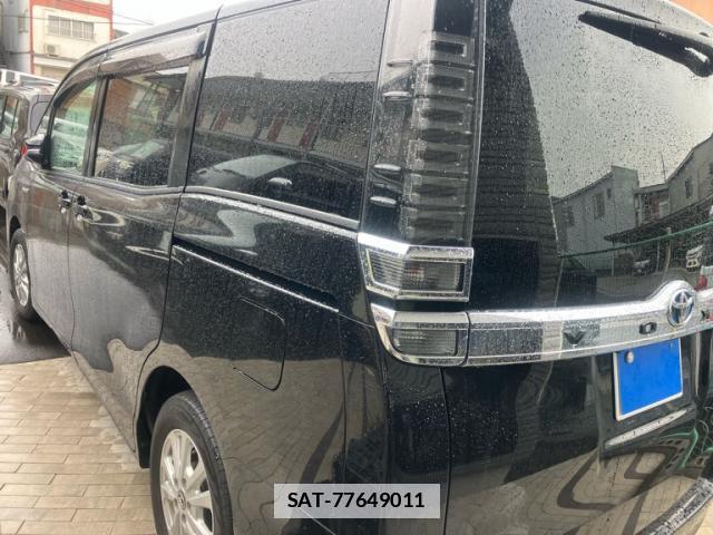 Toyota VOXY 2018-03 7799902-13
