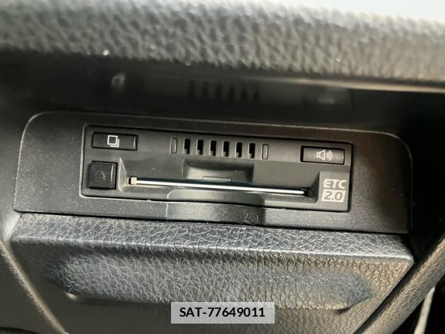 Toyota VOXY 2018-03 7799902-14