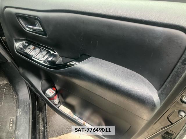 Toyota VOXY 2018-03 7799902-15