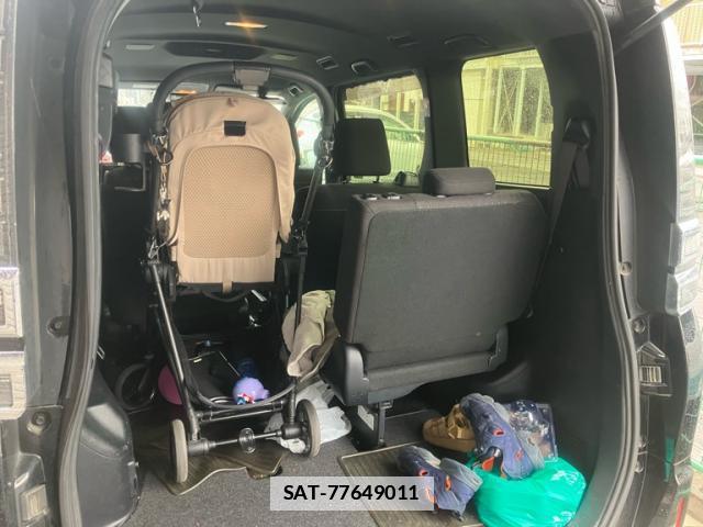 Toyota VOXY 2018-03 7799902-5