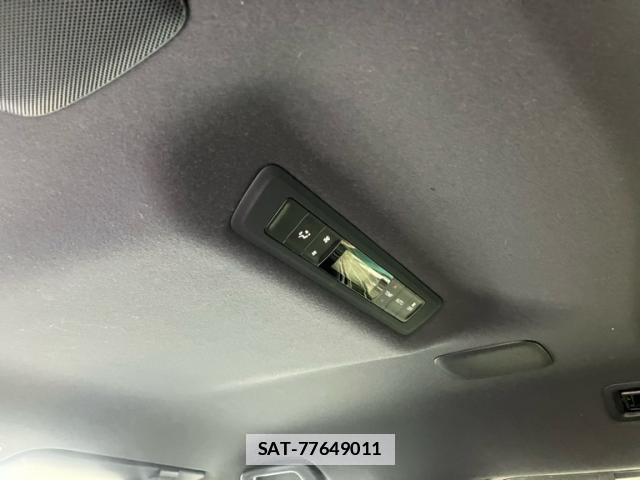 Toyota VOXY 2018-03 7799902-7