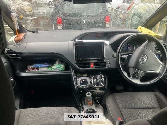 Toyota VOXY 2018-03 7799902-8