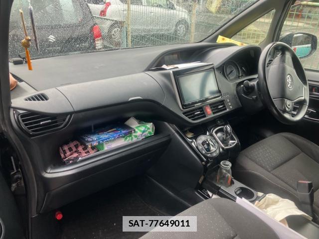 Toyota VOXY 2018-03 7799902-9