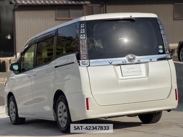 Toyota VOXY 2016-11 7801010-3