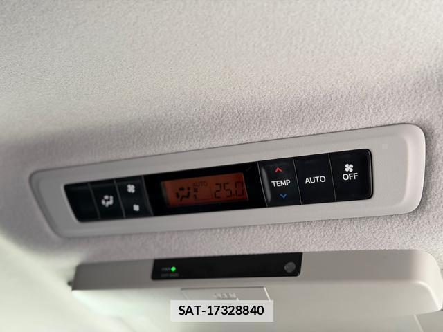 Toyota VOXY 2014-03 7801017-18