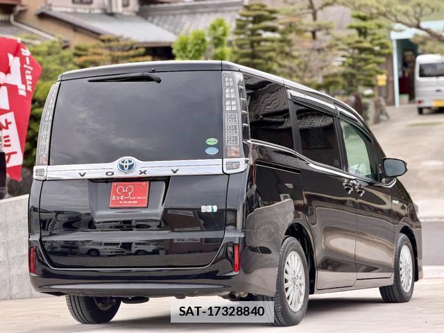 Toyota VOXY 2014-03 7801017-3