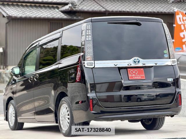 Toyota VOXY 2014-03 7801017-4