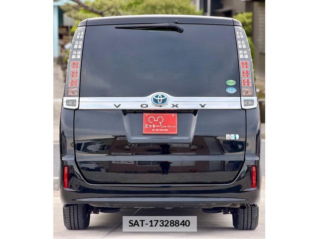 Toyota VOXY 2014-03 7801017-5