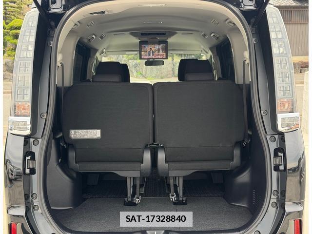 Toyota VOXY 2014-03 7801017-6