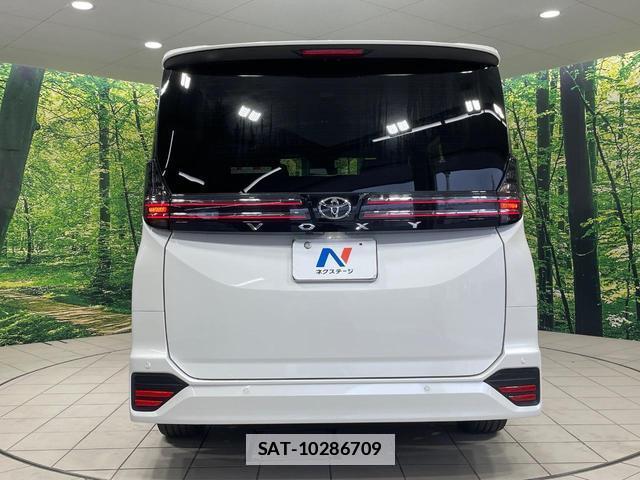 Toyota VOXY 2024-08 7801544-15