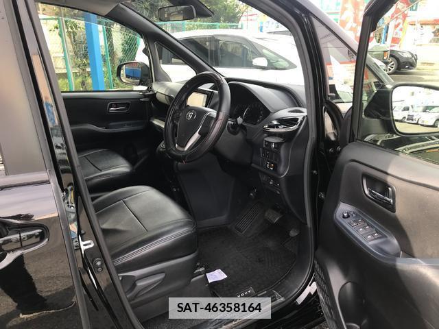Toyota VOXY 2016-07 7802156-2