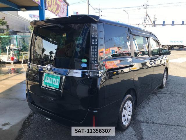 Toyota VOXY 2014-02 7802157-11