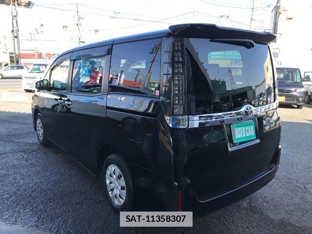 Toyota VOXY 2014-02 7802157-9