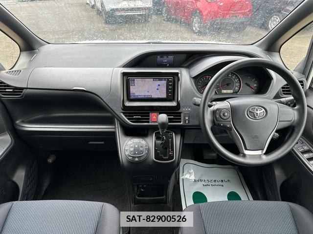 Toyota VOXY 2019-06 7802778-1