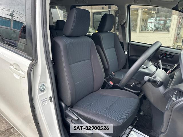 Toyota VOXY 2019-06 7802778-10