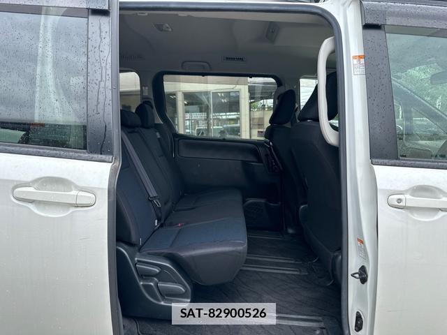 Toyota VOXY 2019-06 7802778-12