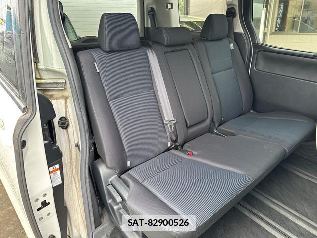 Toyota VOXY 2019-06 7802778-13