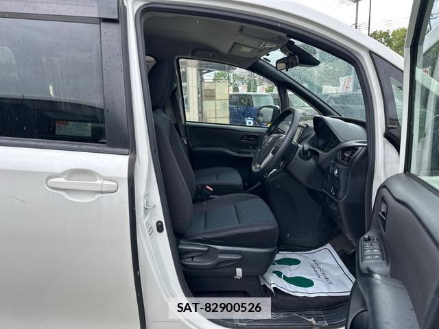 Toyota VOXY 2019-06 7802778-9