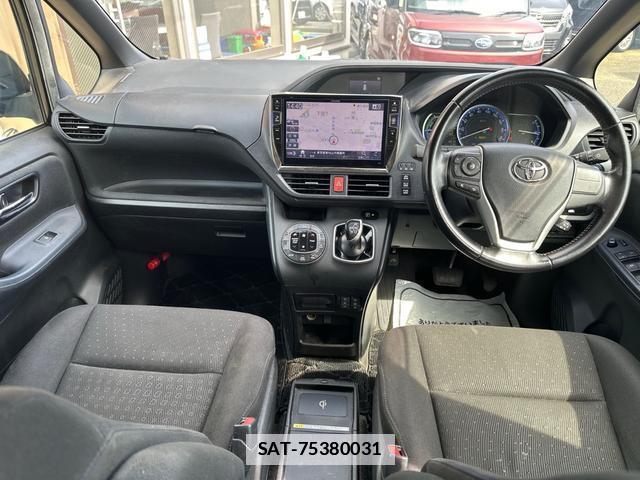 Toyota VOXY 2015-07 7802796-1
