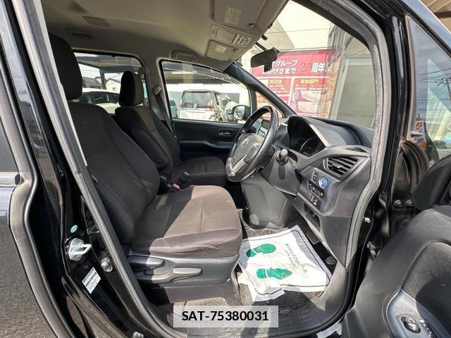 Toyota VOXY 2015-07 7802796-10
