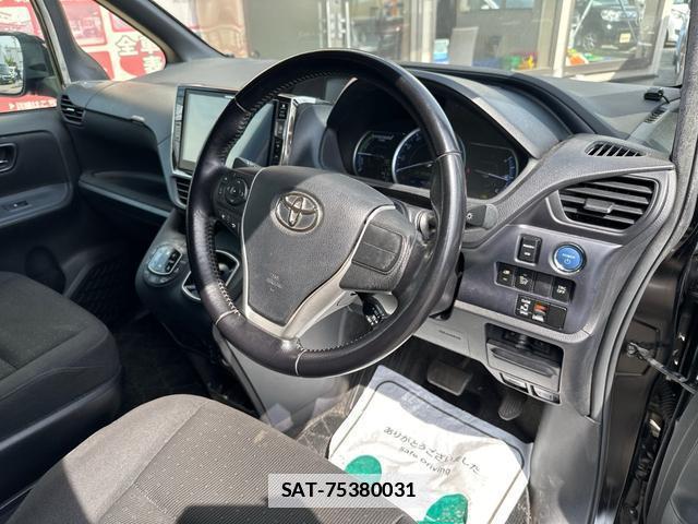 Toyota VOXY 2015-07 7802796-12