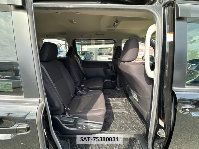 Toyota VOXY 2015-07 7802796-13