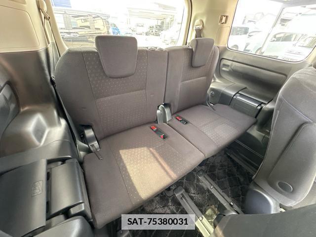 Toyota VOXY 2015-07 7802796-16