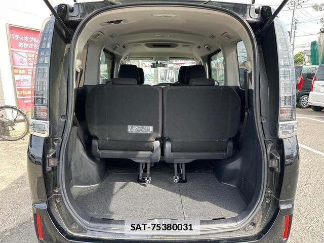 Toyota VOXY 2015-07 7802796-17