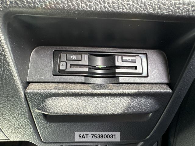 Toyota VOXY 2015-07 7802796-6