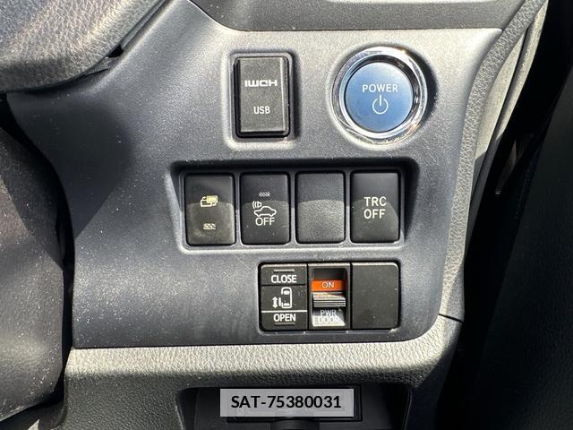 Toyota VOXY 2015-07 7802796-8