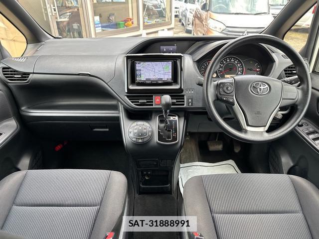 Toyota VOXY 2019-11 7802809-1