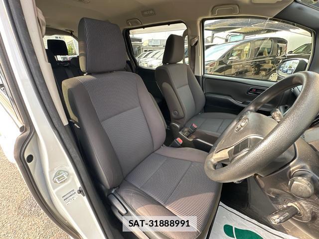 Toyota VOXY 2019-11 7802809-10