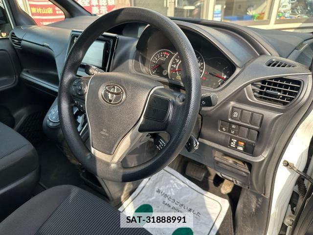 Toyota VOXY 2019-11 7802809-11