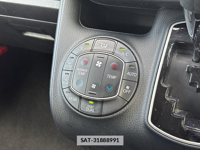 Toyota VOXY 2019-11 7802809-6