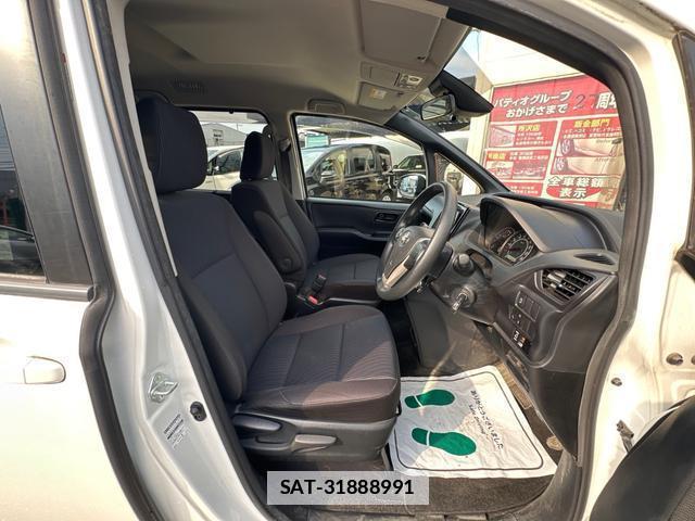 Toyota VOXY 2019-11 7802809-9