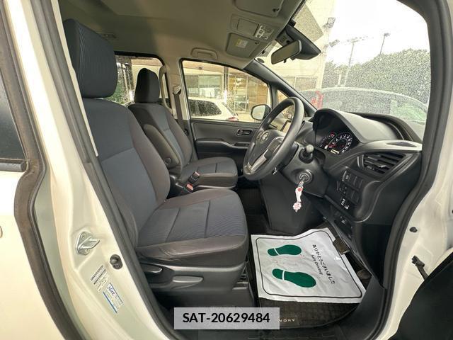 Toyota VOXY 2019-06 7802820-10