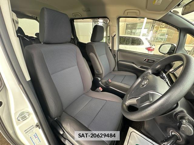 Toyota VOXY 2019-06 7802820-11
