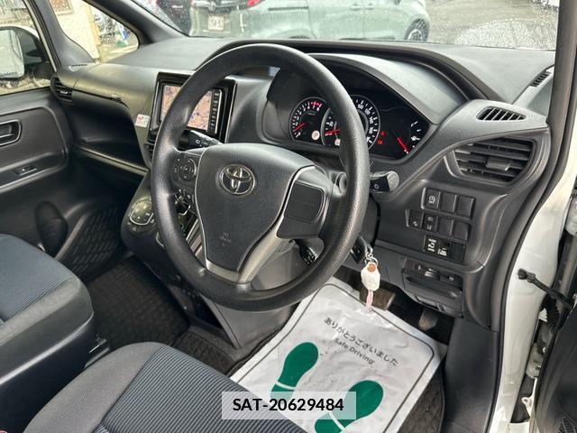 Toyota VOXY 2019-06 7802820-12
